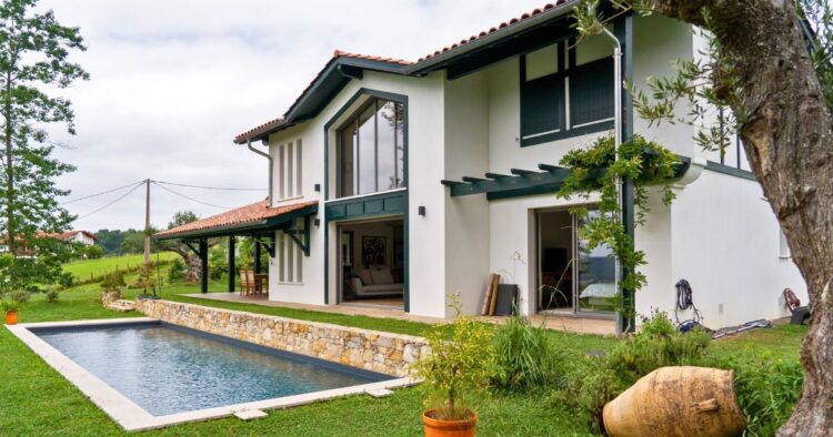 Photographie villa - Vue extérieure avec piscine - Saint Pée sur Nivelle 7