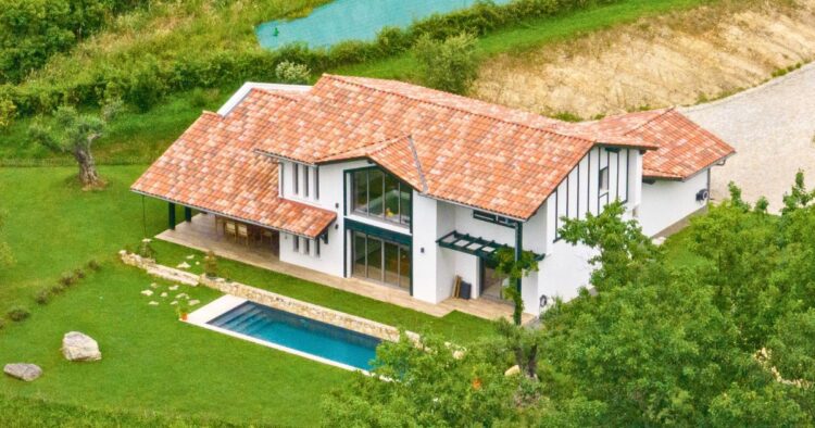 Photographie villa - Vue extérieure avec piscine - Saint Pée sur Nivelle 3