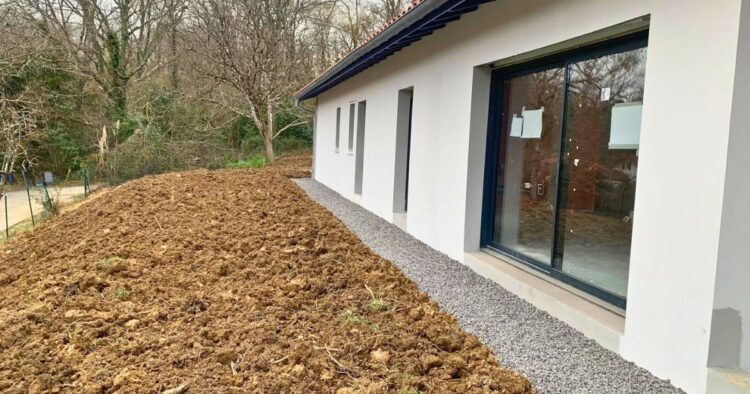 Photographie vue extérieur du chantier en cours de la villa