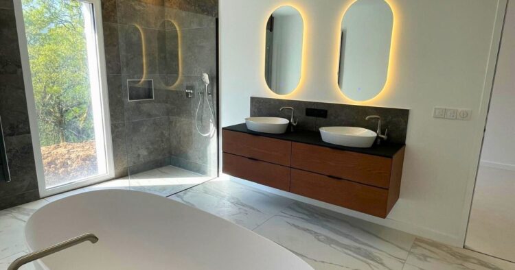 Photographie de la vue intérieur de la salle de bains de la villa sur mesure à ARCANGUES 7