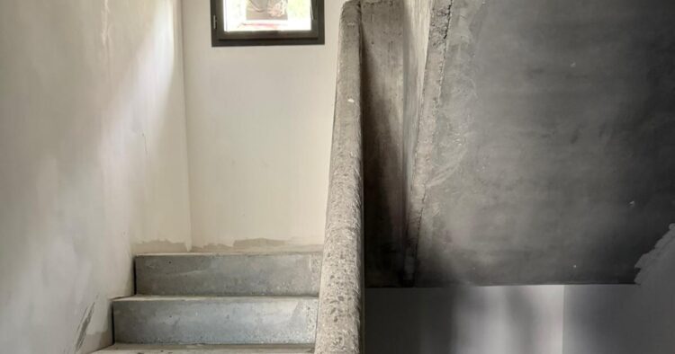Photographie intérieure escalier chantier Villa Biarritz