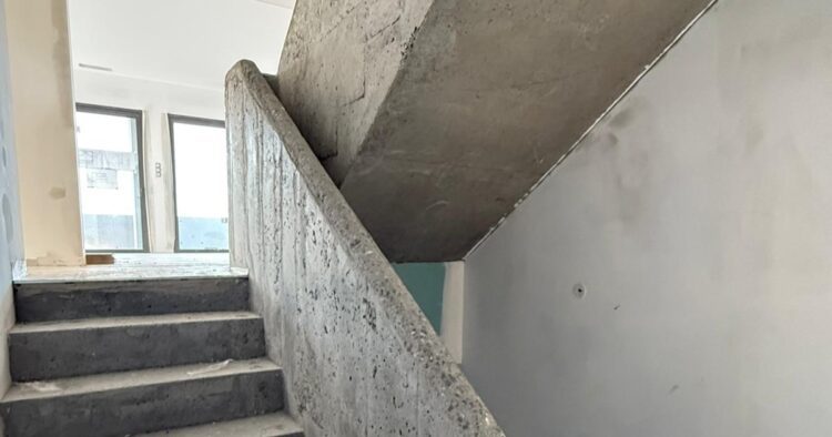 Photographie intérieure escalier chantier Villa Biarritz