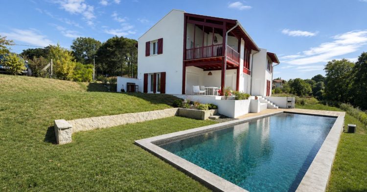 Photographie de la vue extérieur de la villa sur mesure à ARCANGUE 14