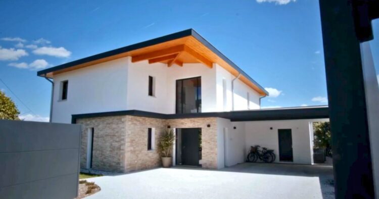 Photographie de la vue globale extérieure de la villa à Anglet